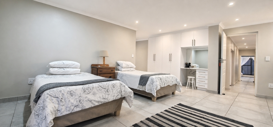 8 Bedroom Property for Sale in Myburgh Park Western Cape